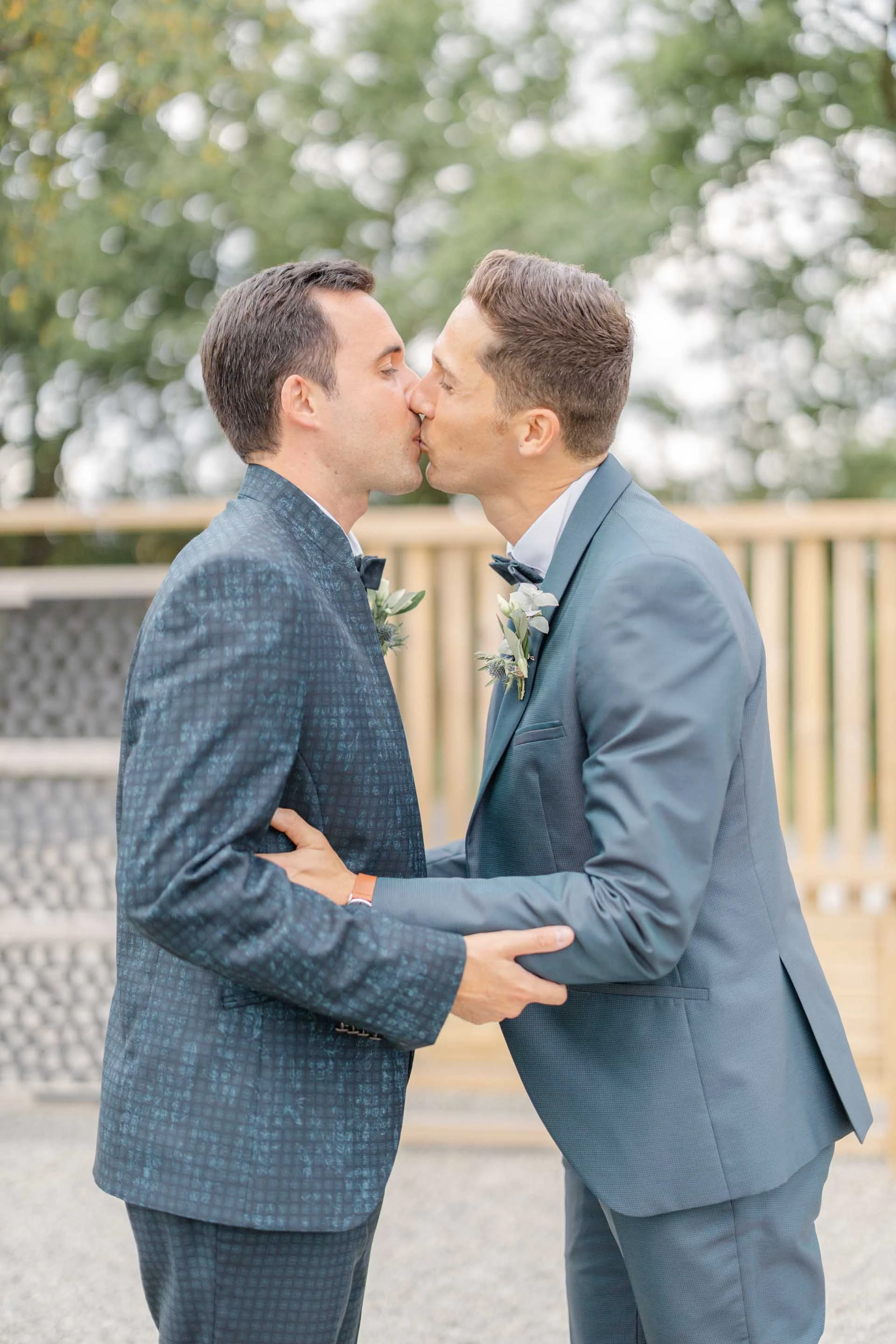 collier événement costume bonheur gris